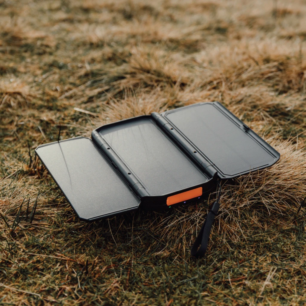 Nordic Drift Titan 10.000mAh Solar Powerbank with 3 Panels, schwarz