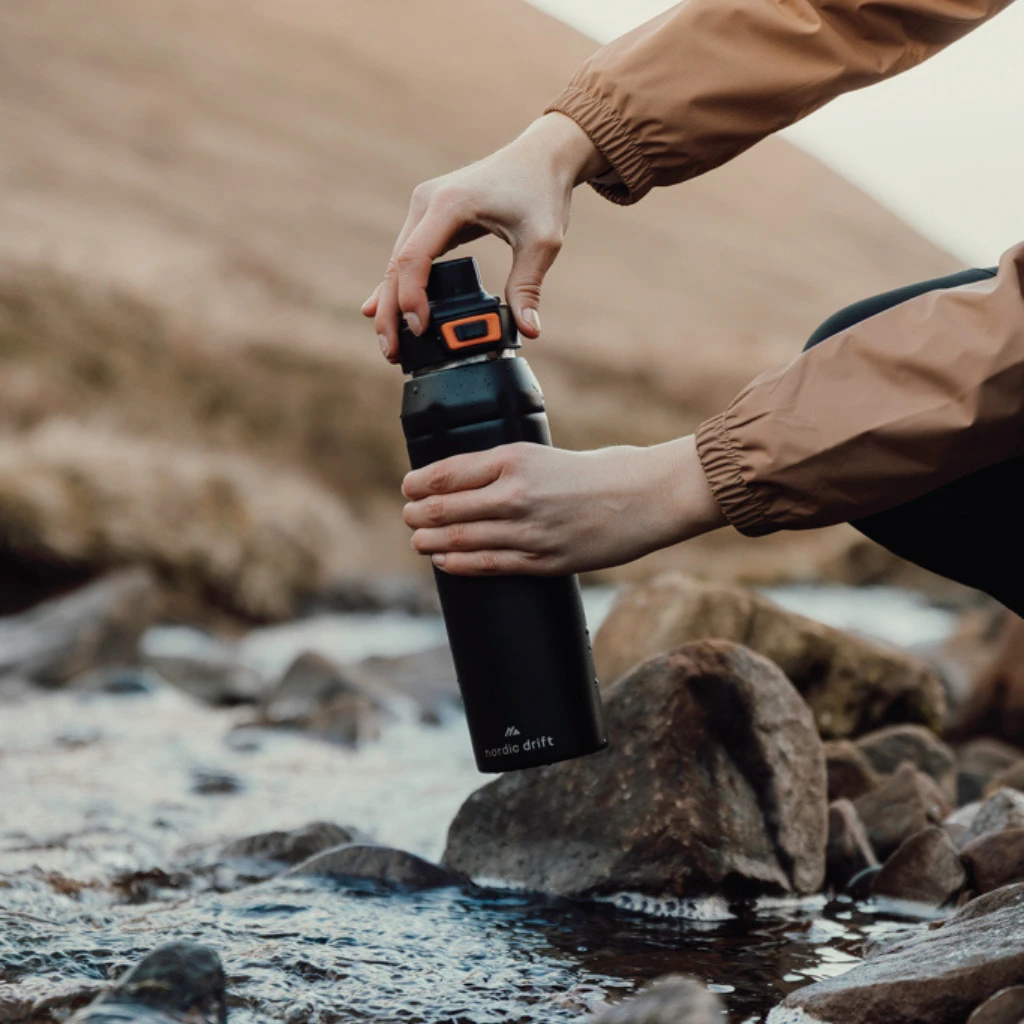 Nordic Drift Trail isolierte verschließbare RCS Sportflasche, schwarz