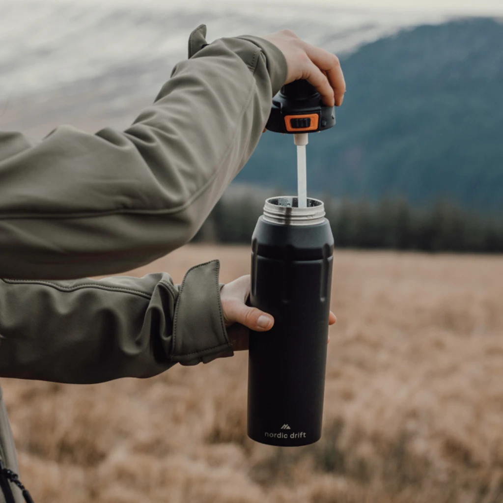 Nordic Drift Trail isolierte verschließbare RCS Sportflasche, schwarz
